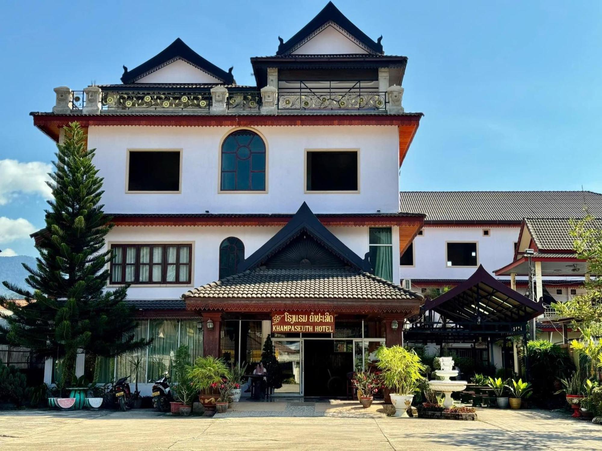 Khampaseuth Hotel Vang Vieng Exteriör bild